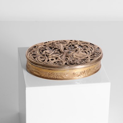 Lot 29 - A silver-gilt and mother-of-pearl snuffbox