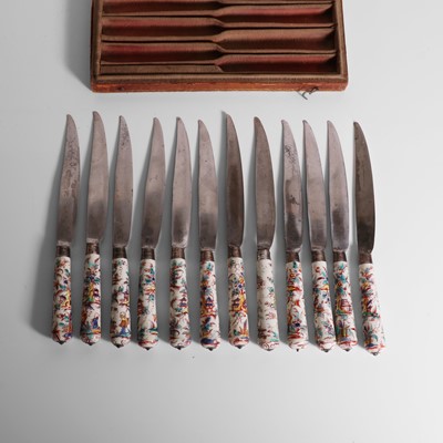 Lot 96 - A cased set of twelve St-Cloud soft paste porcelain-handled knives