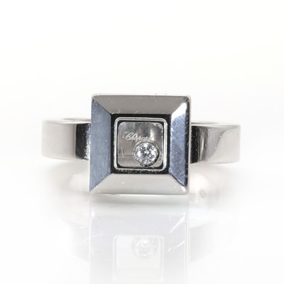 Lot 145 - An 18ct white gold 'Happy Diamond' ring, by Chopard