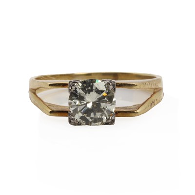 Lot 1068 - A single stone diamond ring