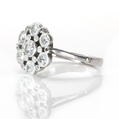 Lot 43 - A platinum and diamond flowerhead cluster ring