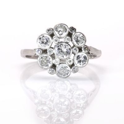 Lot 43 - A platinum and diamond flowerhead cluster ring
