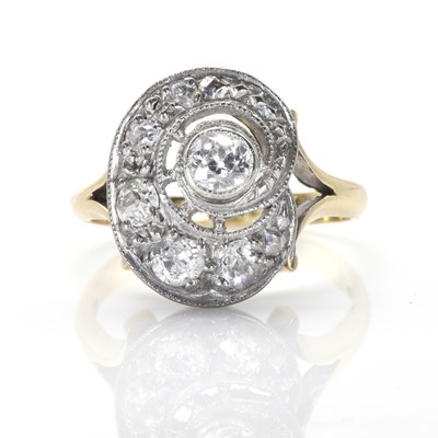 Lot 232 - An 18ct gold graduated diamond swirl design cluster ring