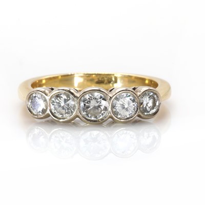 Lot 237 - A graduated five stone diamond ring