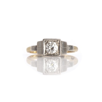 Lot 1044 - A single stone diamond ring