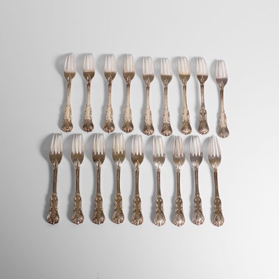 Lot 115 - A composed Russian silver and silver-gilt table service