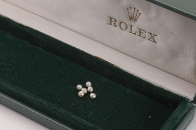 Lot 38 - An Art Deco cultured pearl bracelet with a diamond set plaque