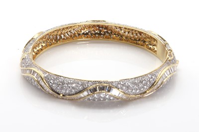 Lot 77 - A vari-cut diamond hinged bangle
