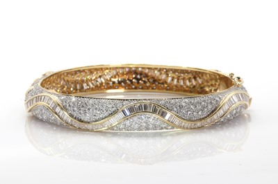 Lot 77 - A vari-cut diamond hinged bangle