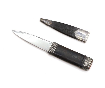 Lot 120 - A sgian dubh