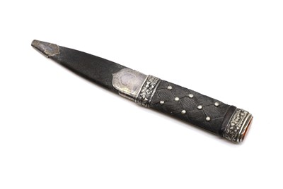 Lot 120 - A sgian dubh