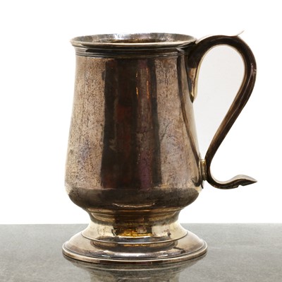 Lot 29 - A George III silver mug