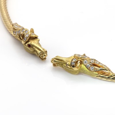 Lot 91 - An 18ct gold double horse head torque necklace