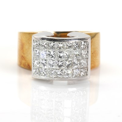 Lot 246 - A two-tone gold mystery set diamond ring