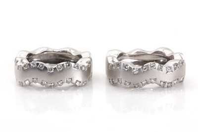 Lot 176 - A pair of white gold diamond reciprocating rings