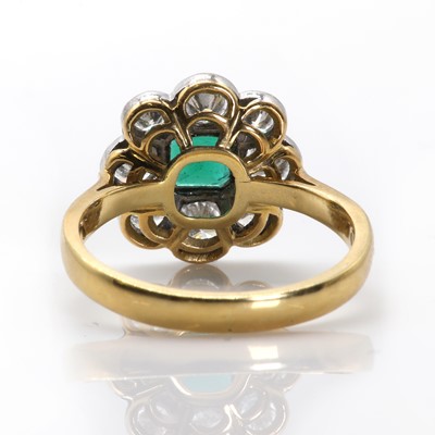 Lot 109 - An 18ct gold emerald and diamond daisy cluster ring