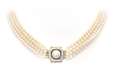 Lot 195 - A four row uniform cultured pearl choker