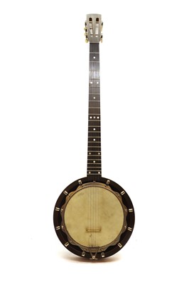 Lot 334 - A banjo