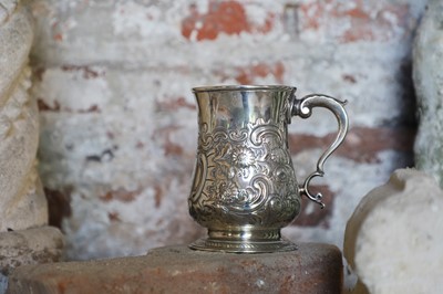 Lot 28 - A George III silver mug