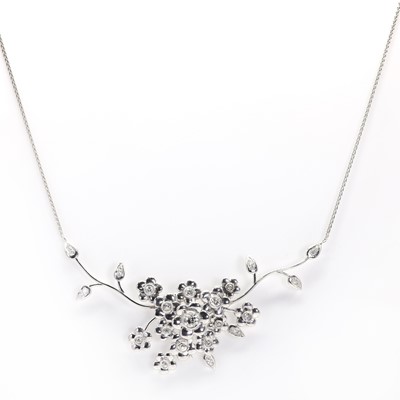 Lot 224 - An 18ct white gold diamond set flower head cluster necklace