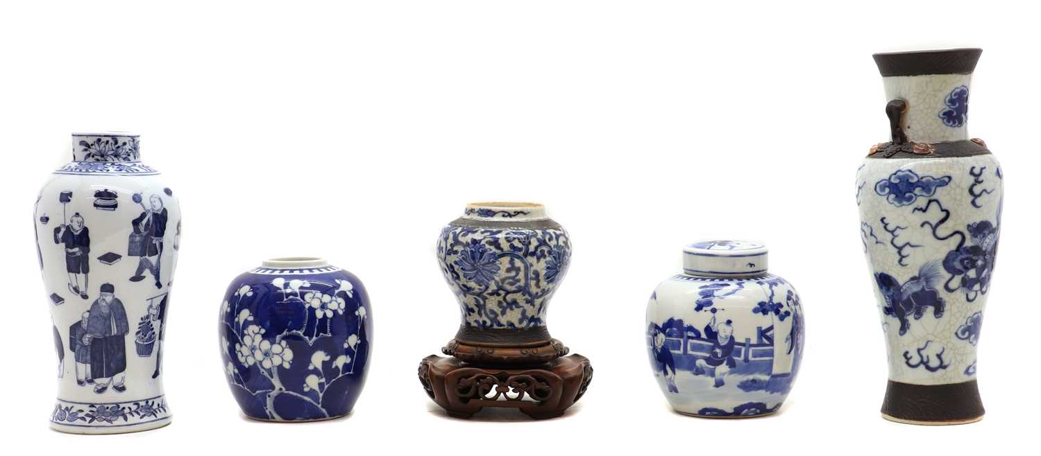 Lot 118 - A collection of Chinese blue and white