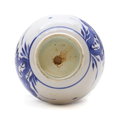 Lot 128 - A Chinese blue and white double gourd vase