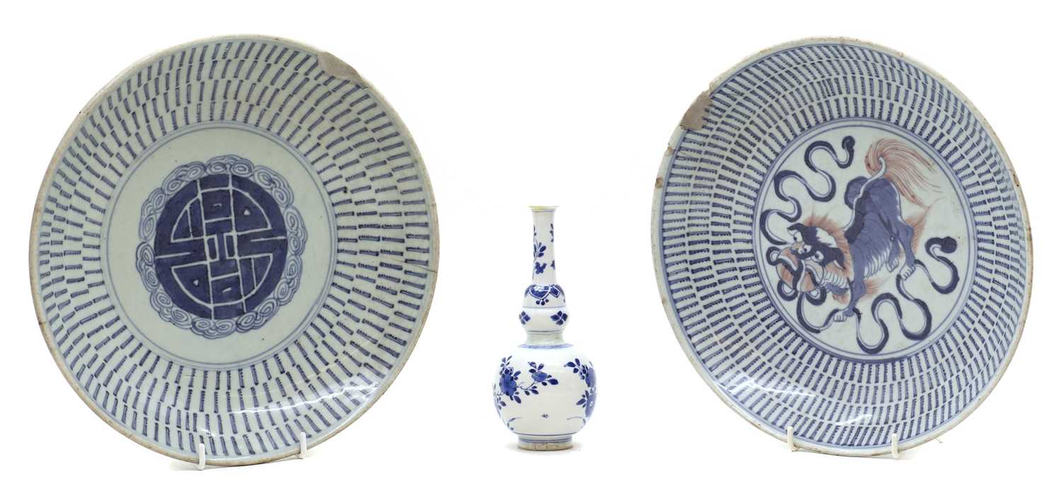 Lot 128 - A Chinese blue and white double gourd vase