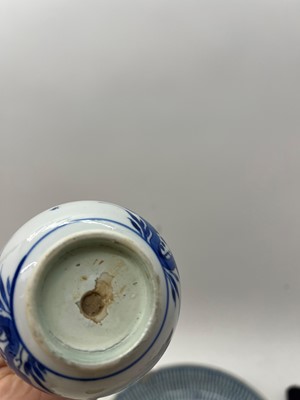 Lot 128 - A Chinese blue and white double gourd vase