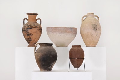 Lot 349 - A group of pottery vessels