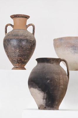 Lot 349 - A group of pottery vessels