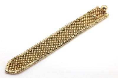 Lot 130 - A gold belt design mesh bracelet