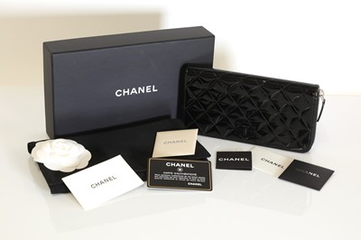 Lot 345 - A Chanel black patent zip around wallet