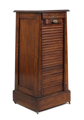 Lot 353 - An oak pedestal cabinet