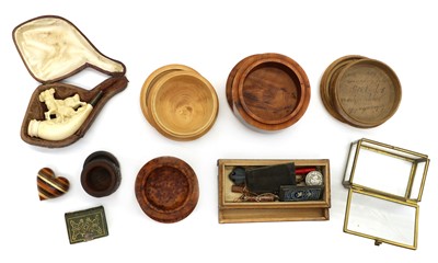 Lot 339 - A collection of treen items