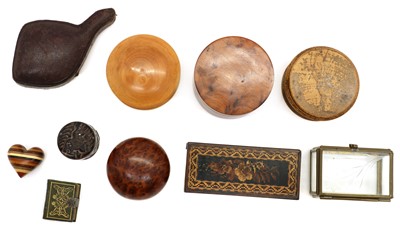 Lot 339 - A collection of treen items