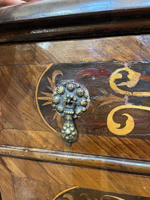 Lot 94 - A William & Mary walnut and marquetry chest of drawers
