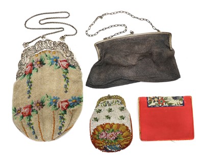 Lot 175 - A continental silver mesh purse