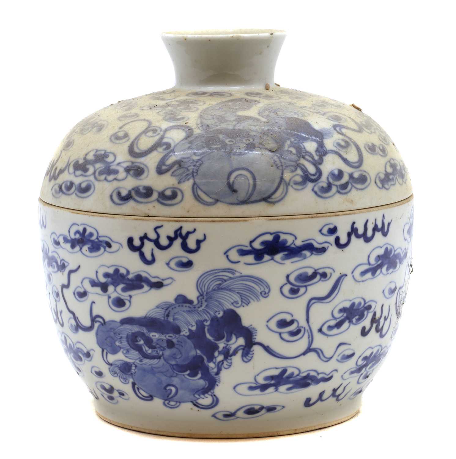 Lot 143 - A Chinese blue and white bowl and cover