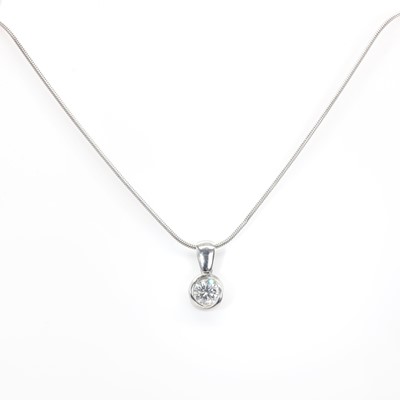 Lot 231 - A single stone diamond and platinum pendant with chain