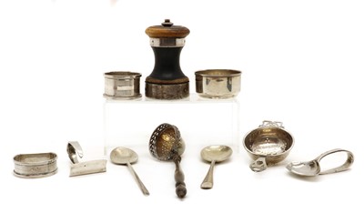 Lot 36 - A small group of silver items