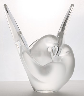 Lot 122 - A Lalique glass 'Sylvie' vase