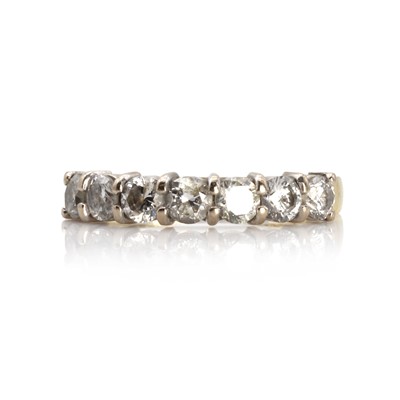 Lot 1105 - An 18ct gold diamond seven stone ring