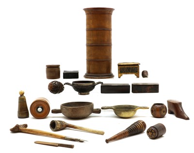 Lot 207 - A group of treen items