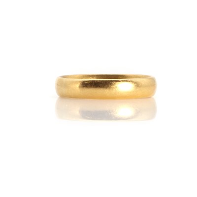 Lot 1380 - A 22ct gold wedding ring