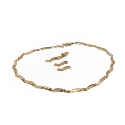 Lot 1236 - A 9ct gold hollow link necklace