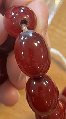 Lot 222 - A uniform single row Bakelite bead necklace