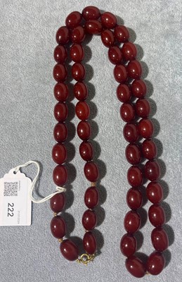 Lot 222 - A uniform single row Bakelite bead necklace