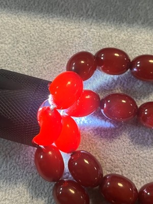 Lot 222 - A uniform single row Bakelite bead necklace
