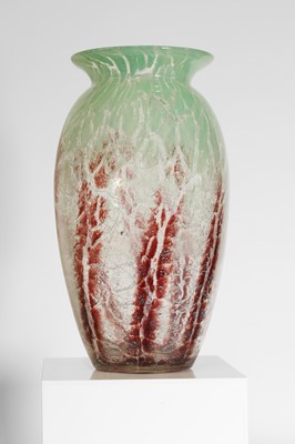 Lot 116 - A German Art Deco 'Ikora' vase