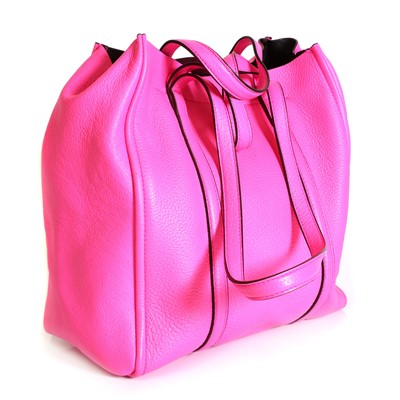 Lot 1505 - A Marc Jacobs bright pink leather tote